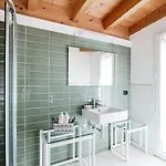 Daire White Attic - By Myhomeincomo Camnago Volta