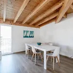 Daire White Attic - By Myhomeincomo Camnago Volta