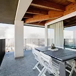 Apartamento White Attic - By Myhomeincomo