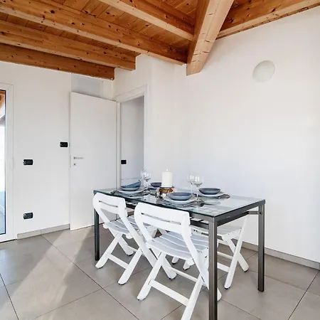 White Attic - By Myhomeincomo * Camnago Volta