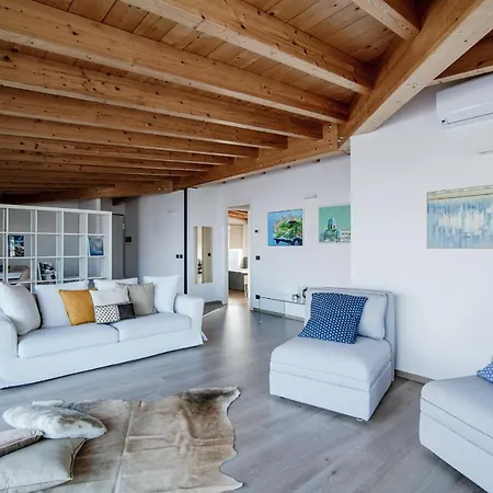 White Attic - By Myhomeincomo Camnago Volta