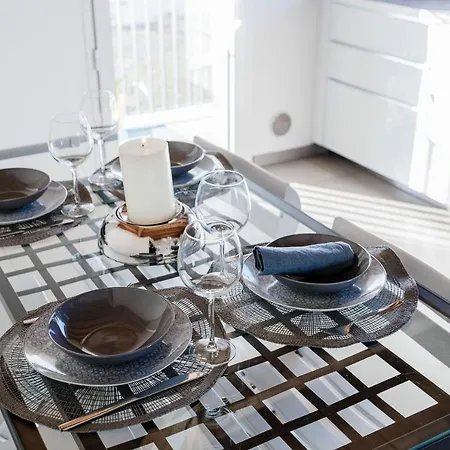 White Attic - By Myhomeincomo Apartamento