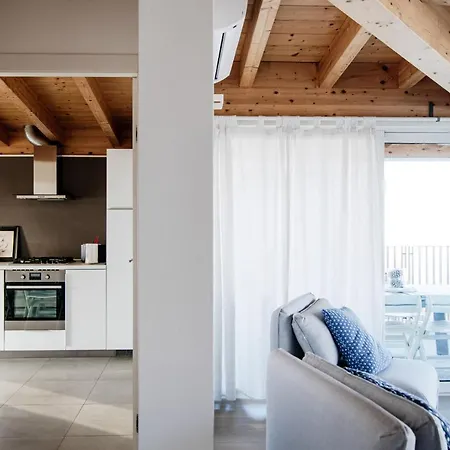 White Attic - By Myhomeincomo Camnago Volta