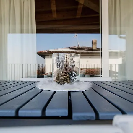 Apartment White Attic - By Myhomeincomo Camnago Volta