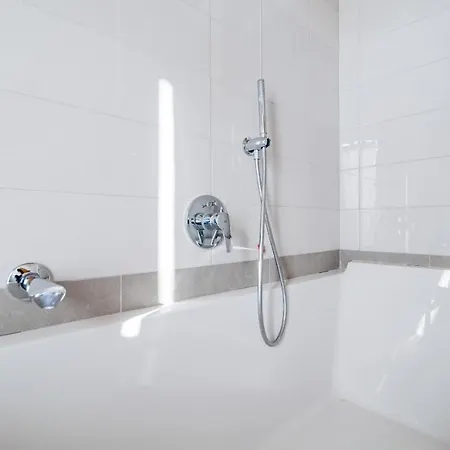 White Attic - By Myhomeincomo Camnago Volta