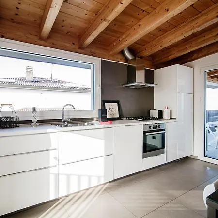 White Attic - By Myhomeincomo Apartment