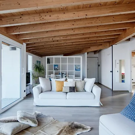 White Attic - By Myhomeincomo Apartment Camnago Volta