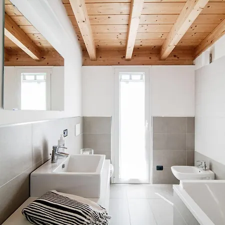 Apartamento White Attic - By Myhomeincomo