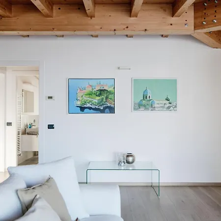 White Attic - By Myhomeincomo Apartamento Camnago Volta