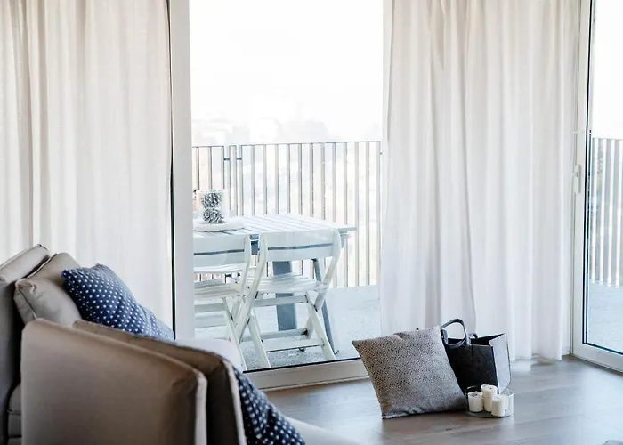 Апартаменты White Attic - By Myhomeincomo