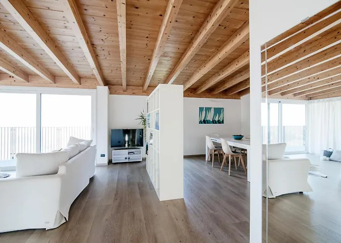 White Attic - By Myhomeincomo Camnago Volta