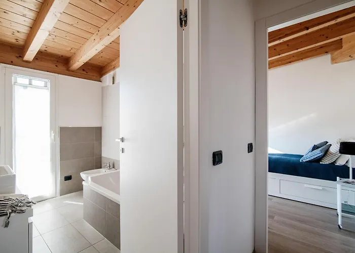 Διαμέρισμα White Attic - By Myhomeincomo *