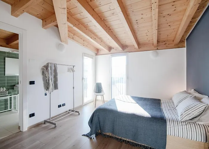 White Attic - By Myhomeincomo Camnago Volta