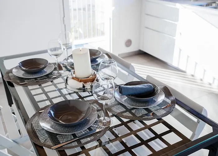 White Attic - By Myhomeincomo Апартаменты