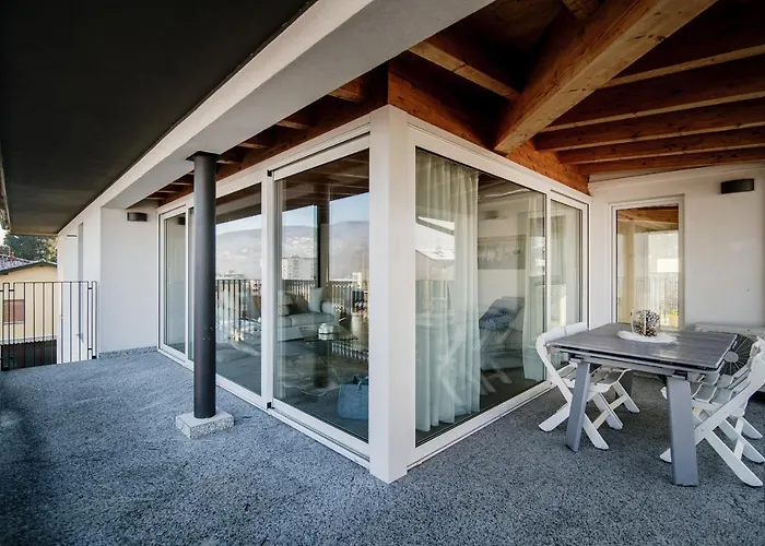 Апартаменты White Attic - By Myhomeincomo