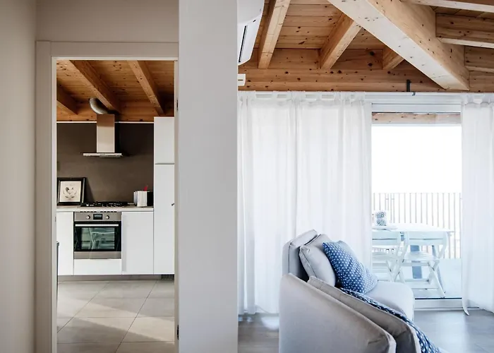 White Attic - By Myhomeincomo Camnago Volta