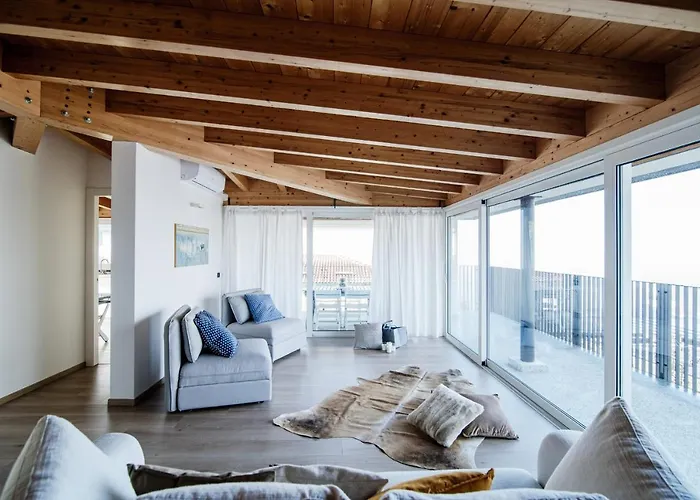 Διαμέρισμα White Attic - By Myhomeincomo *