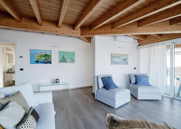 White Attic - By Myhomeincomo * Camnago Volta