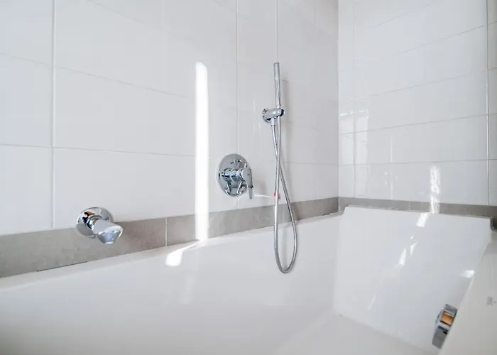 White Attic - By Myhomeincomo Camnago Volta