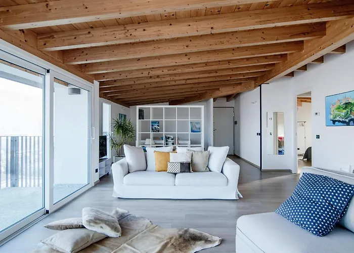 White Attic - By Myhomeincomo Апартаменты Camnago Volta