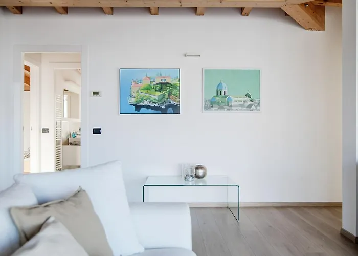 Διαμέρισμα White Attic - By Myhomeincomo Camnago Volta