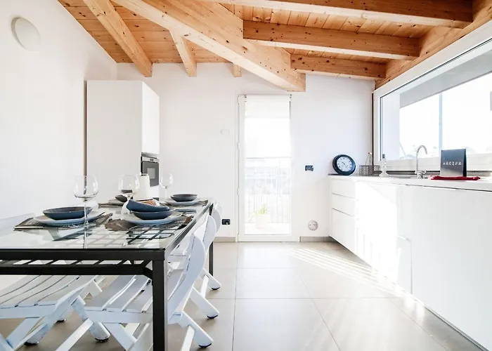 Апартаменты White Attic - By Myhomeincomo Camnago Volta