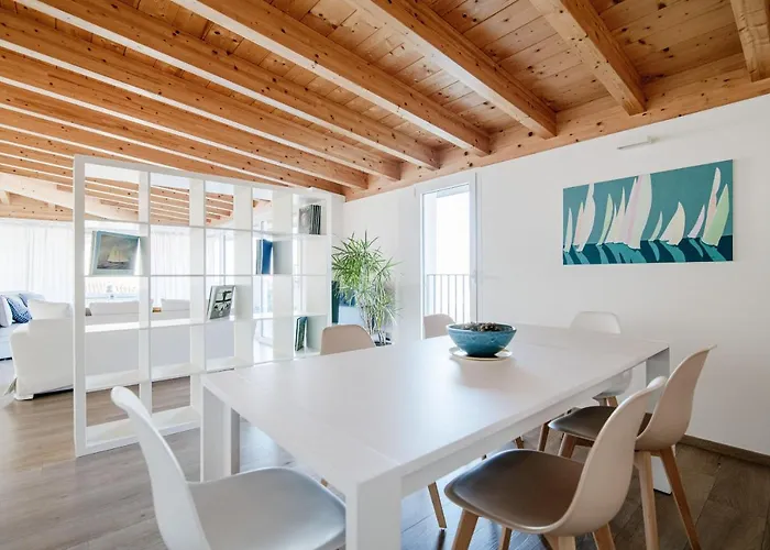 شقة White Attic - By Myhomeincomo