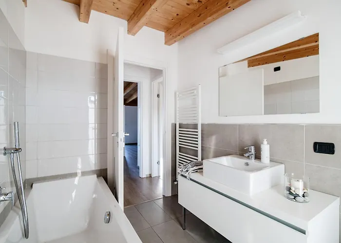 White Attic - By Myhomeincomo Camnago Volta