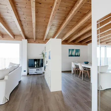 White Attic - By Myhomeincomo Camnago Volta