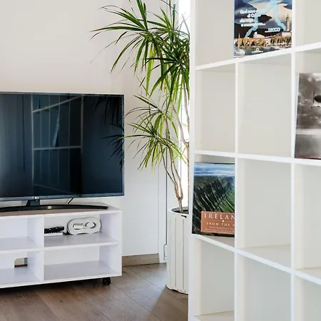 White Attic - By Myhomeincomo Apartament *