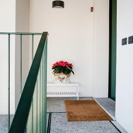 White Attic - By Myhomeincomo Apartament Camnago Volta