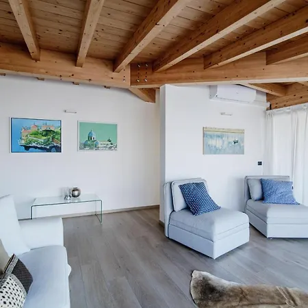 White Attic - By Myhomeincomo * Camnago Volta