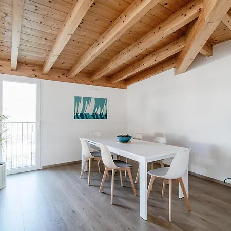 Apartment White Attic - By Myhomeincomo Camnago Volta