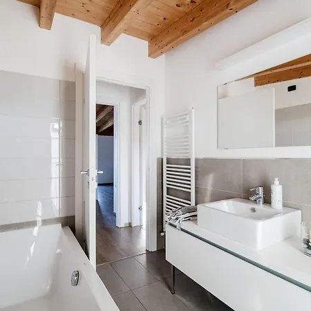 White Attic - By Myhomeincomo Camnago Volta