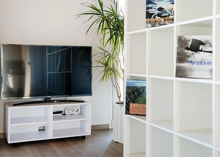 White Attic - By Myhomeincomo Apartamento *