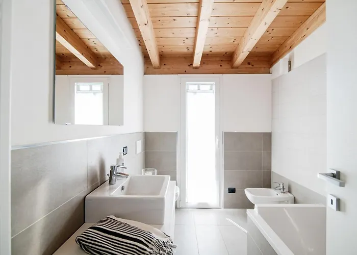 Apartamento White Attic - By Myhomeincomo